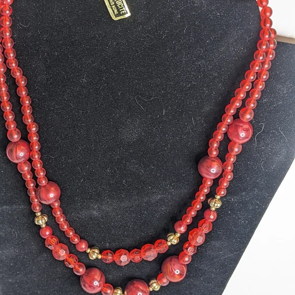 Vintage Genuine Lucite Double-Strand Red Bead Necklace – Made in Hong Kong - Picture 5 of 5